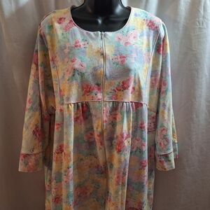 Amanda Stewart vintage nightgown robe /Muumuu floral size large has pockets.